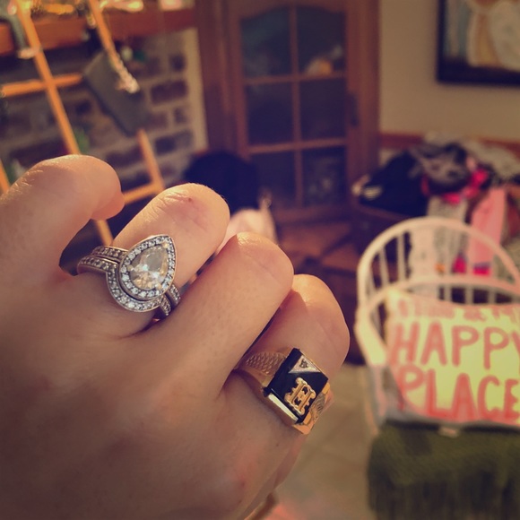 Accessories 1k Gold Onyx Diamond Signet Ring H Monogram Poshmark Accessories 1k Gold Onyx Diamond Signet Ring H Monogram Poshmark